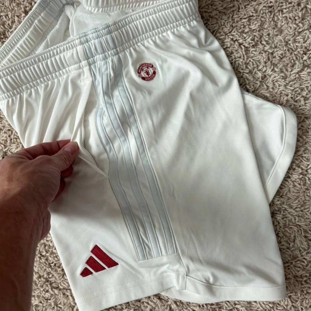 NWOT adidas Man United Third Shorts 2023-24 - Kids, size Small 9-10