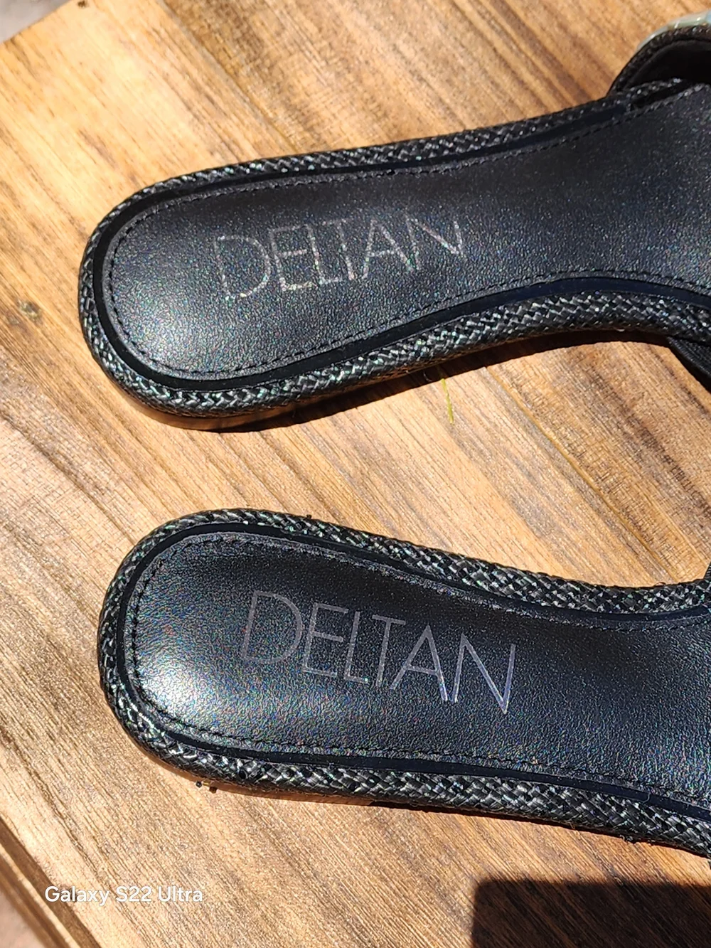 Deltan pearl reminiscent square