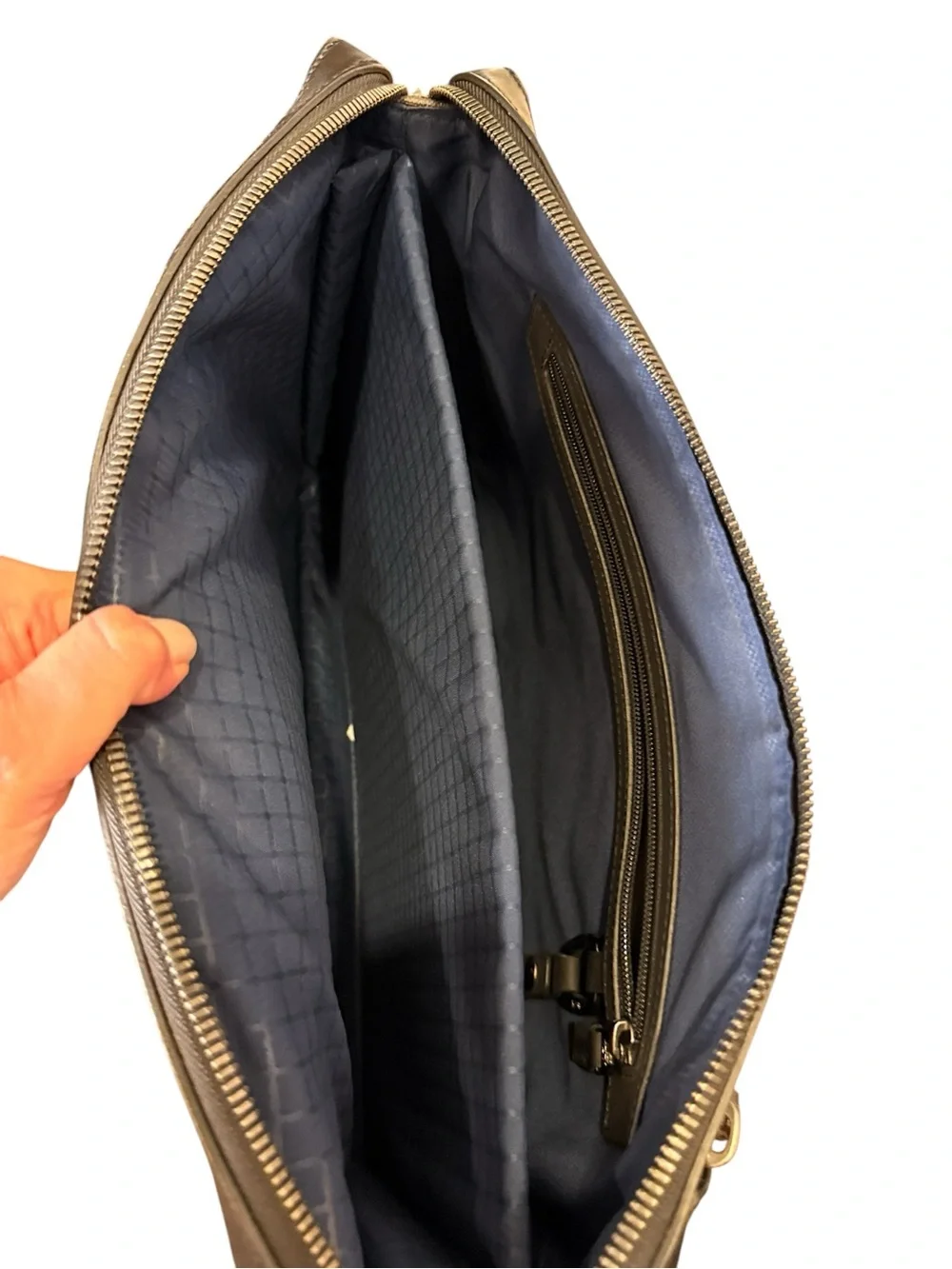 Tumi panel prior