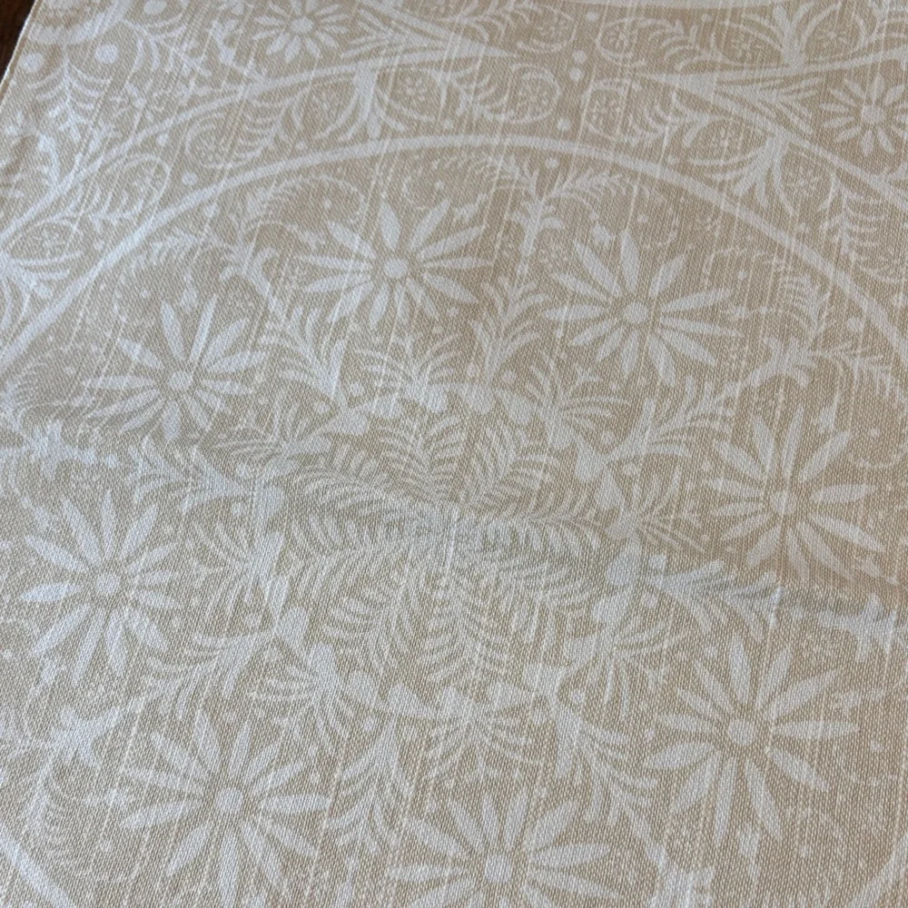 NEW! 6 Threshold Quality & Design Beige & White Placemats‎ W/Tassels