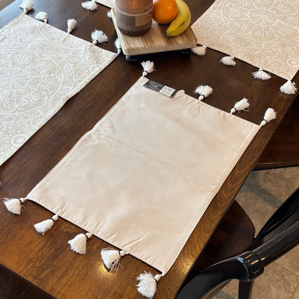NEW! 6 Threshold Quality & Design Beige & White Placemats‎ W/Tassels