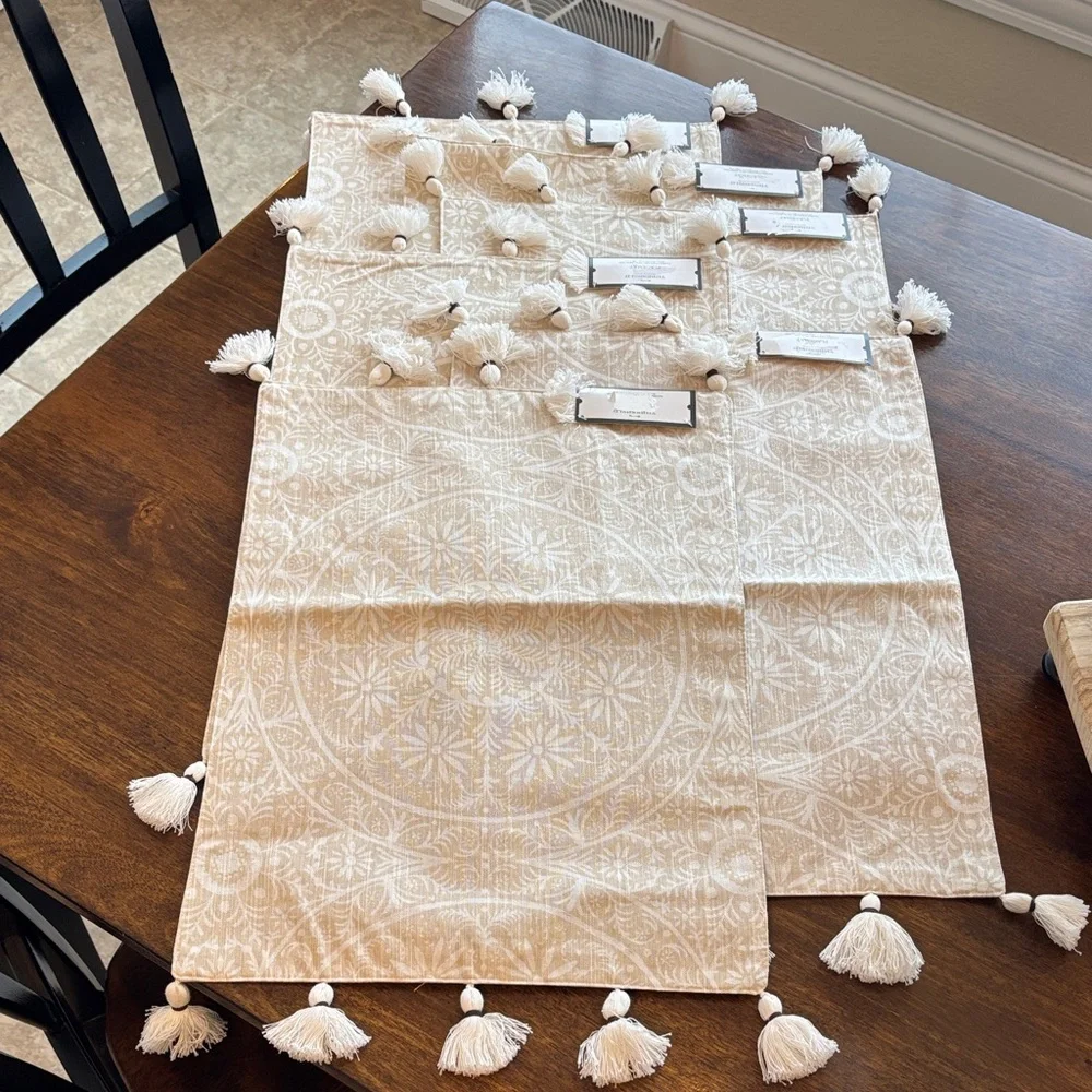 NEW! 6 Threshold Quality & Design Beige & White Placemats‎ W/Tassels