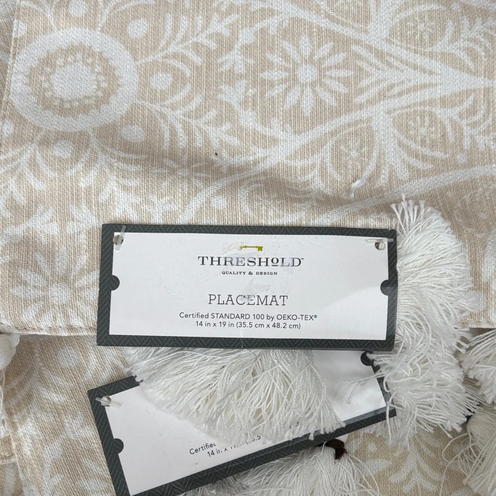 NEW! 6 Threshold Quality & Design Beige & White Placemats‎ W/Tassels