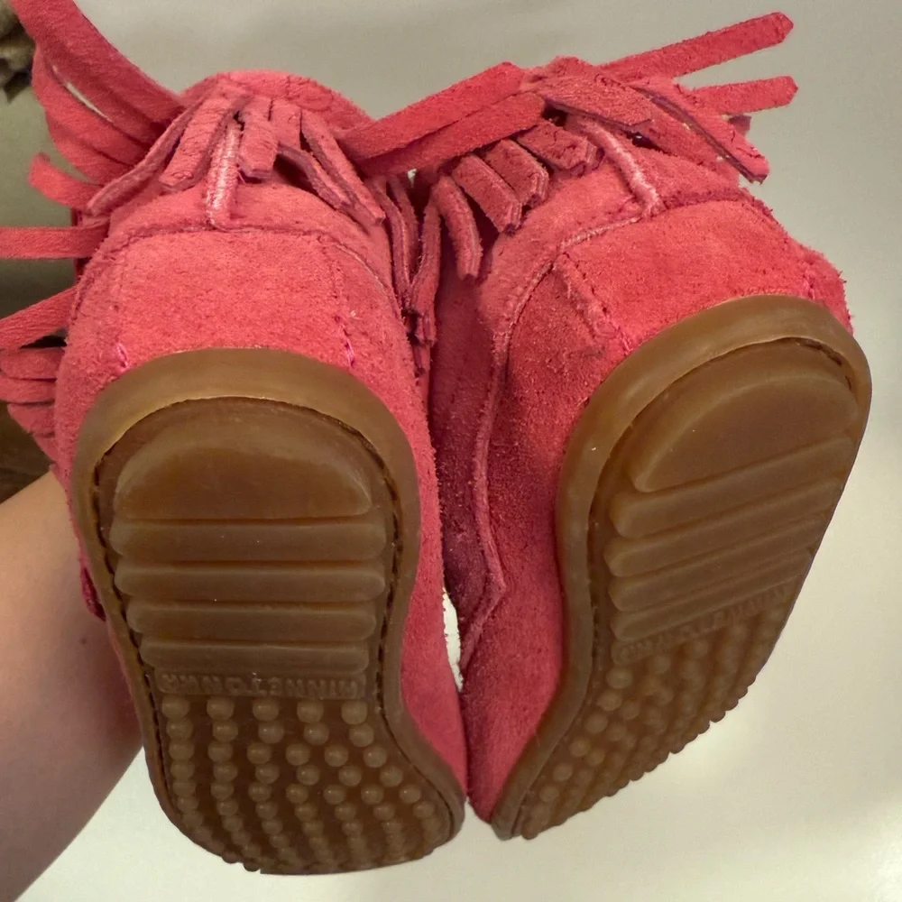 Minnetonka Hello Kitty Pink Moccasins Ankle Boots Kids size 3/ Women’s 5