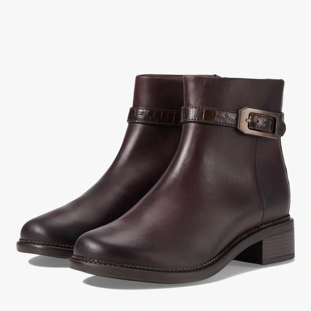 Clark’s Elegant Size 11 Ankle Boots‎ dark burgundy (look brown in some lights)