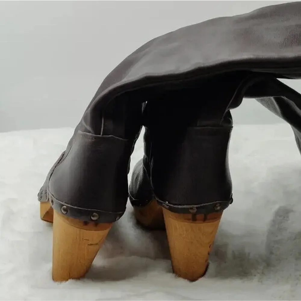 Sanita brown clog