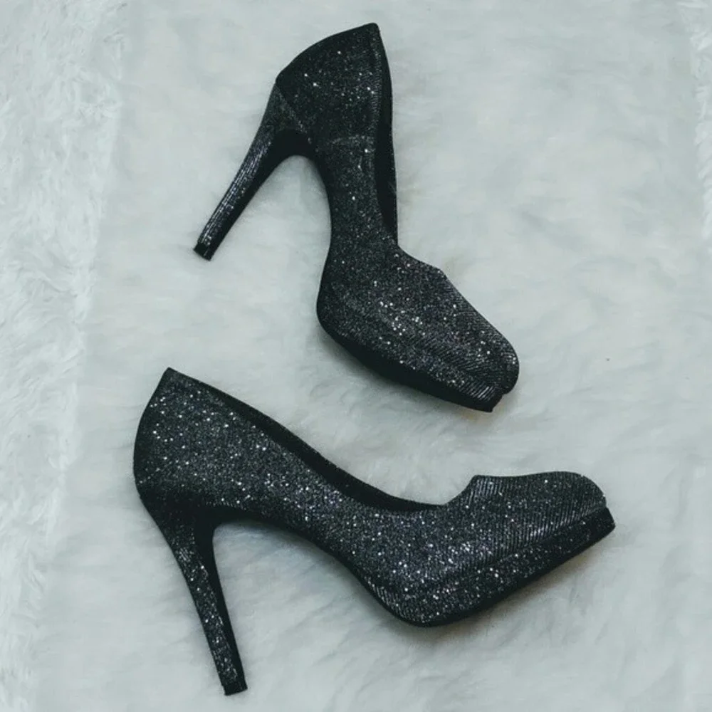 shimmering featuring silhouette