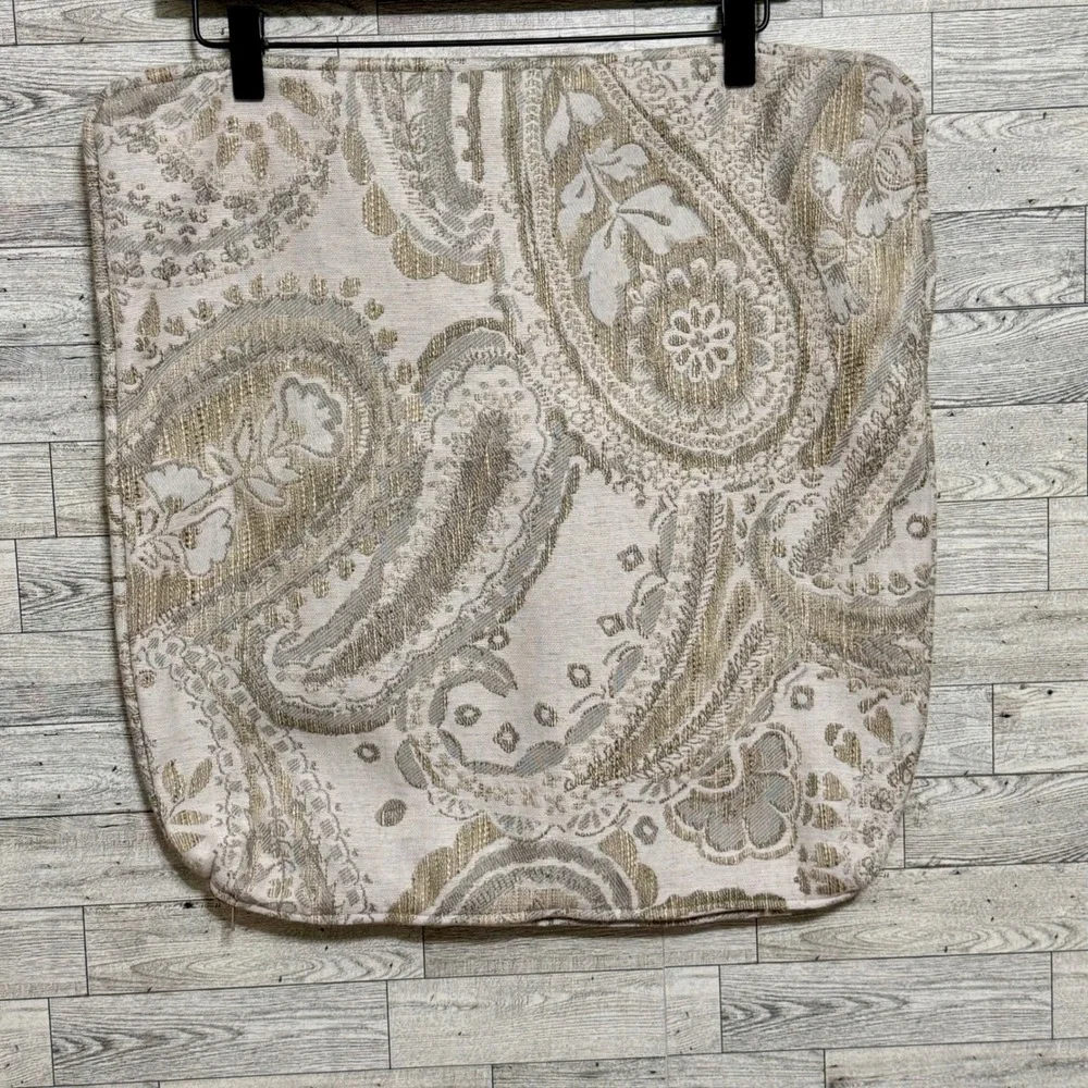 Unbranded jacquard pillow