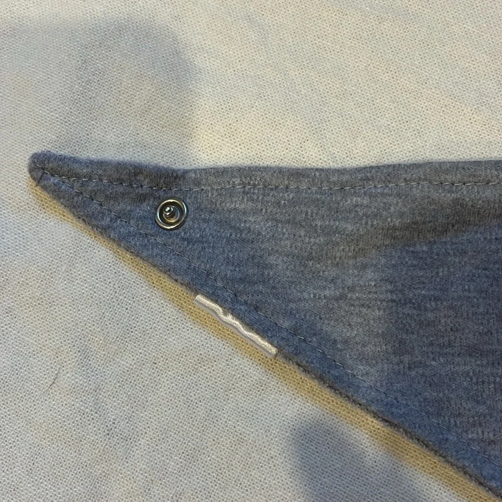 Swiggles gray white
