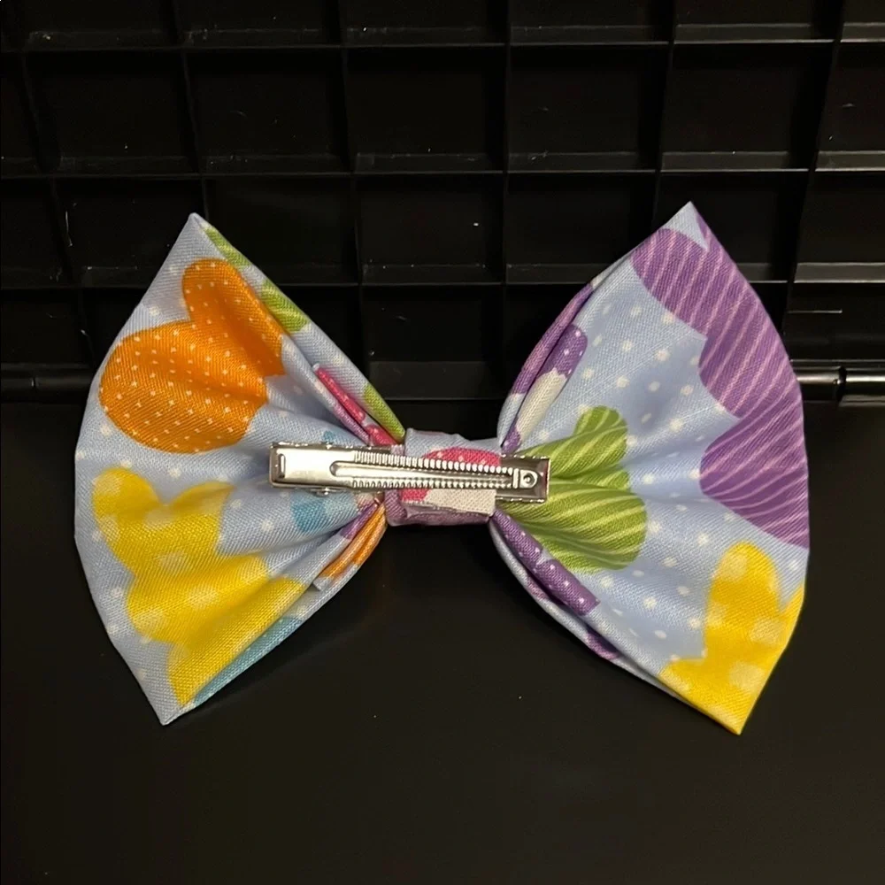 N/A bow features purple