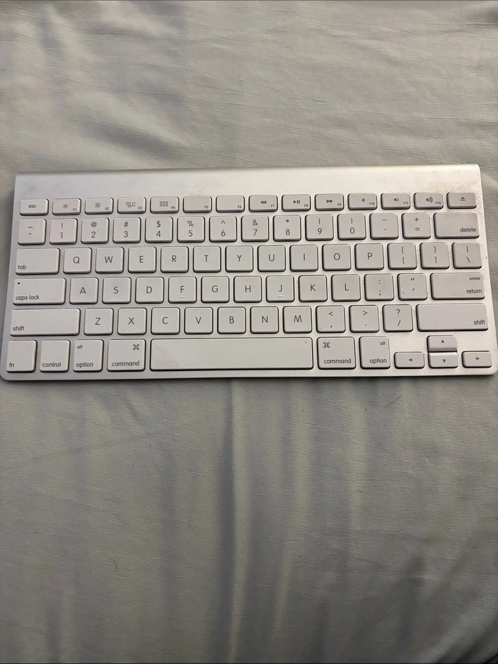 Apple Wireless Bluetooth Keyboard in White and Silver