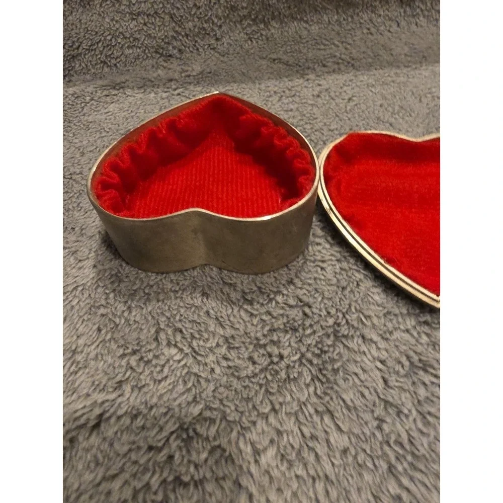 Silver Plated Heart Shaped Jewelry Teinket‎ Box With Red Lining Made In China