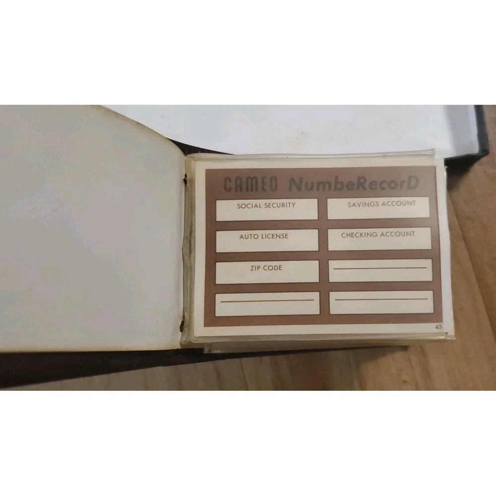 CAMEO The Springfield Leather Products vintage cameo