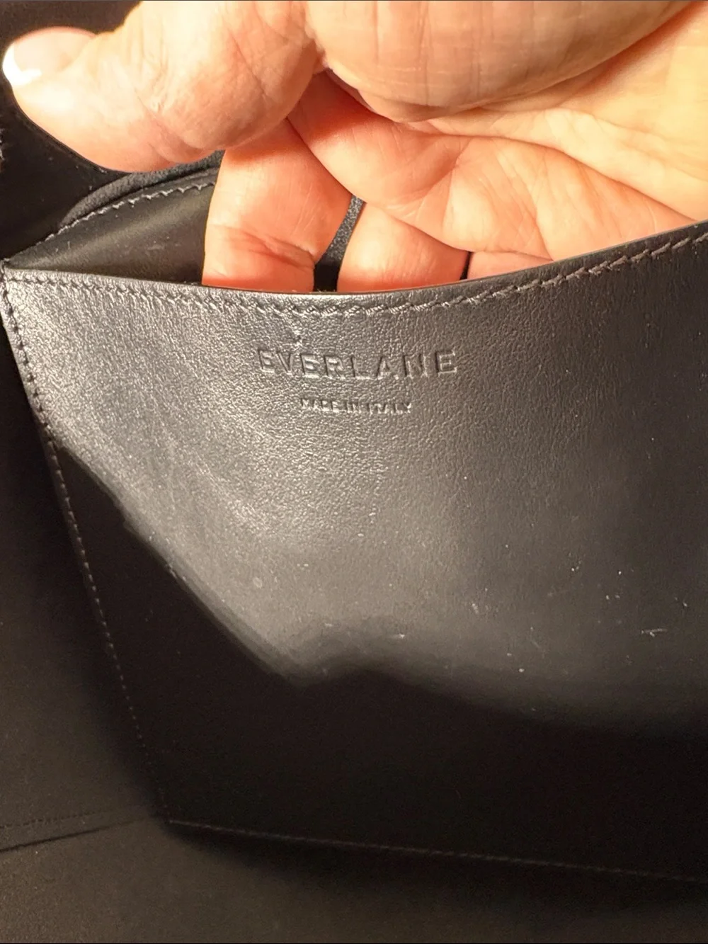 EVERLANE The Form Bag in black leather