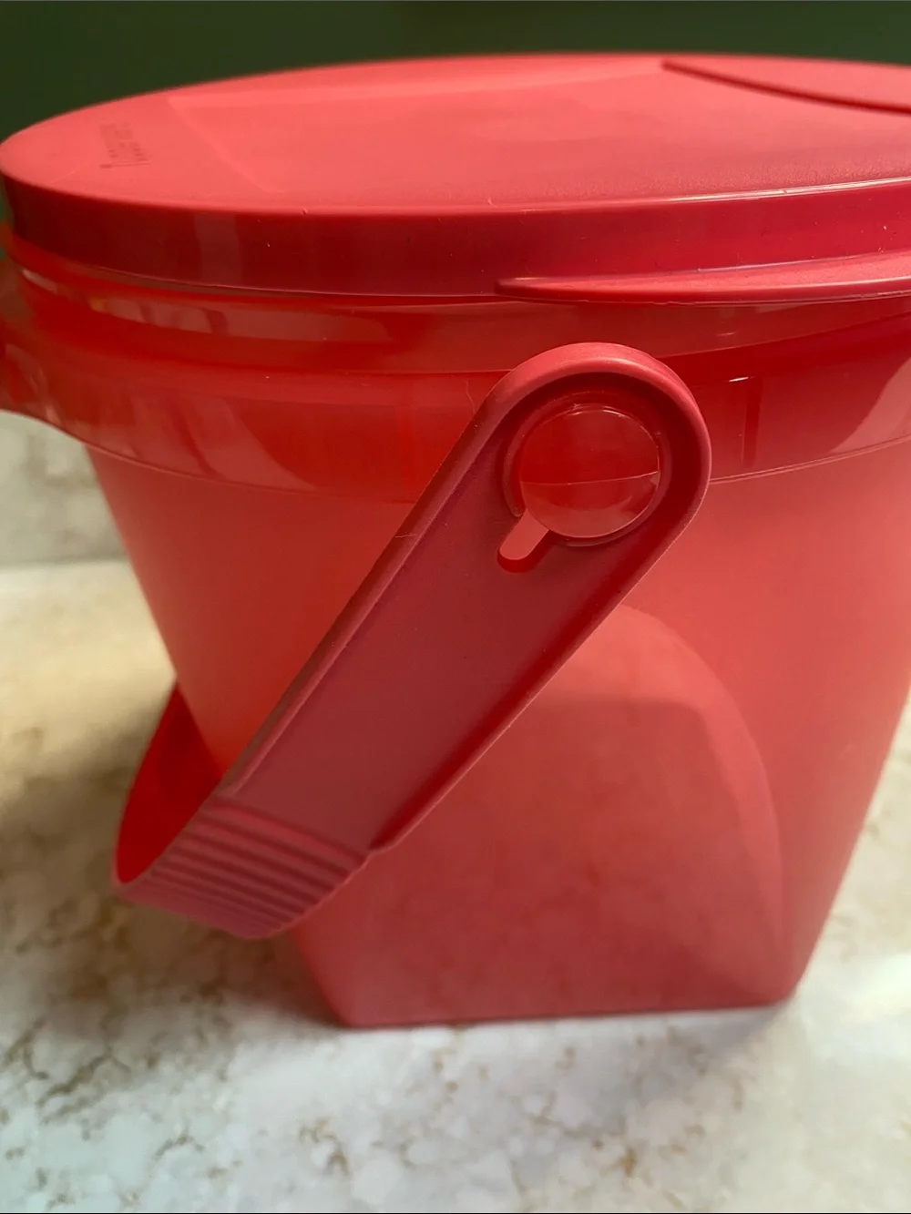 Tupperware snap lid