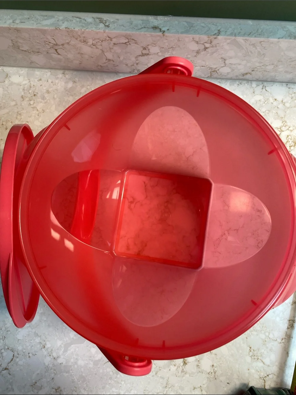 Tupperware snap lid