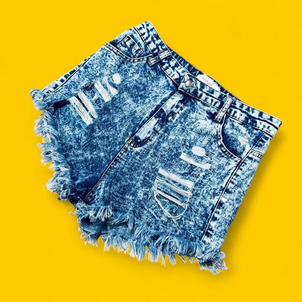 Distressed 90’s Style High-Rise Booty Jean Denim Shorts Junior Large