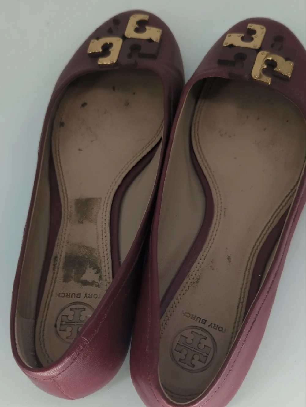 Tory Burch Leather Logo Ballet Flats Burgundy size 8 Gold Hardware preppy