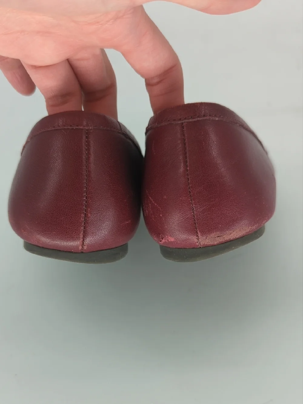 Tory Burch Leather Logo Ballet Flats Burgundy size 8 Gold Hardware preppy