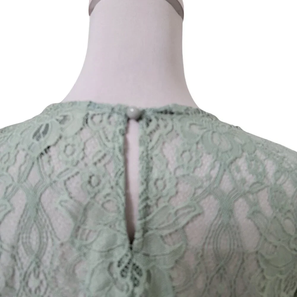 Forever 21 Size M Mint Green Lace Long Sleeve Crop Blouse