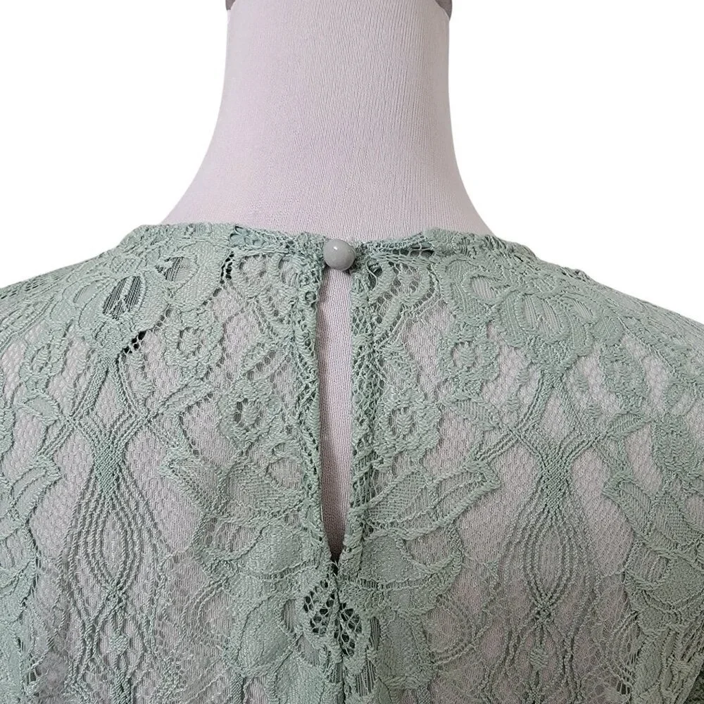 Forever 21 Size M Mint Green Lace Long Sleeve Crop Blouse
