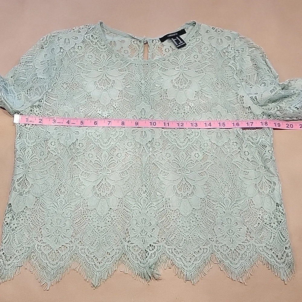 Forever 21 Size M Mint Green Lace Long Sleeve Crop Blouse