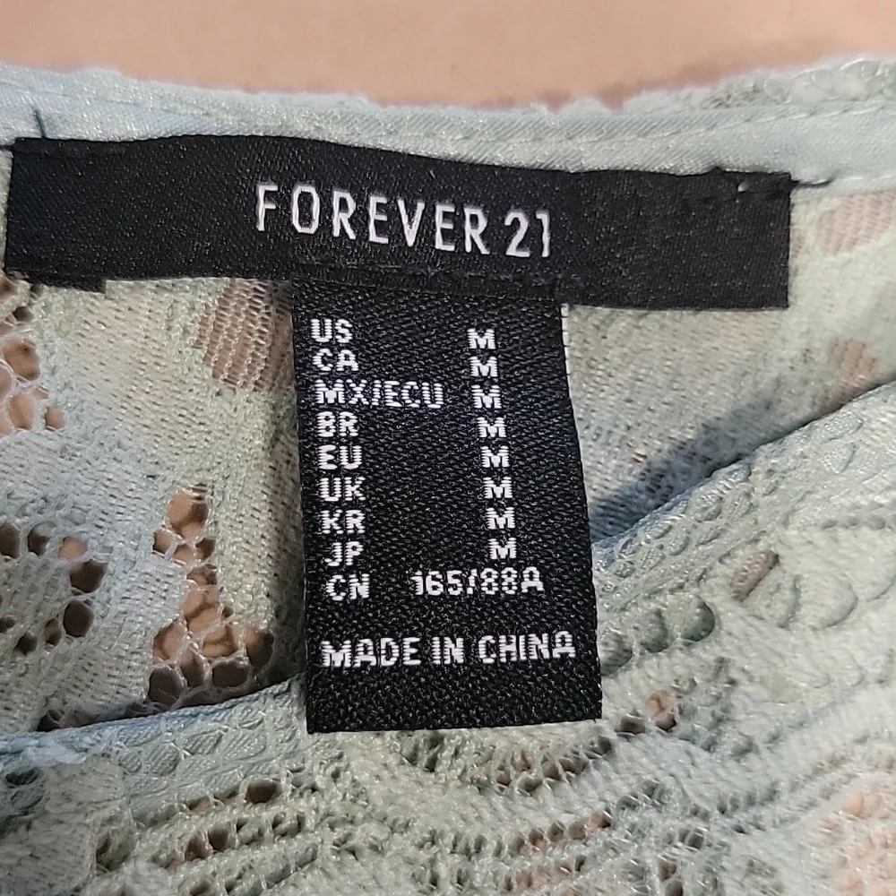 Forever 21 Size M Mint Green Lace Long Sleeve Crop Blouse