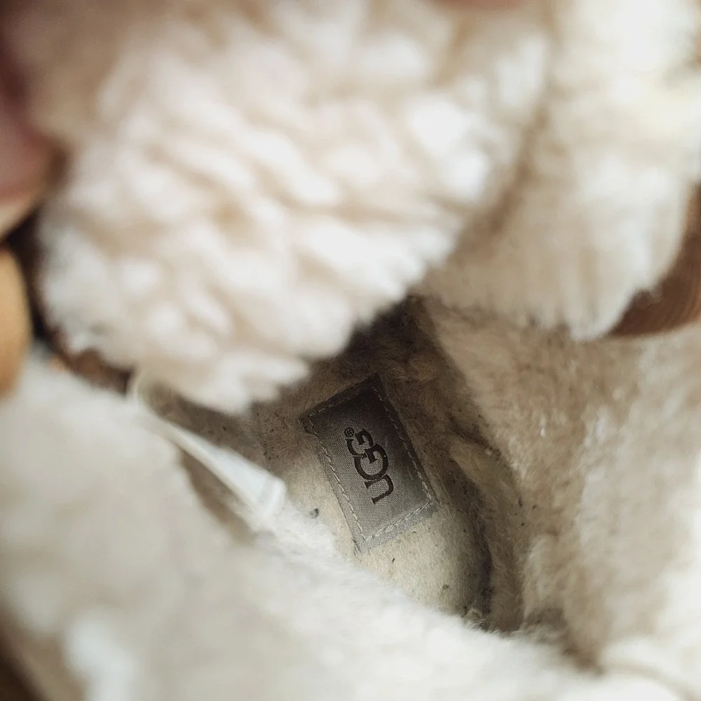 UGG please see