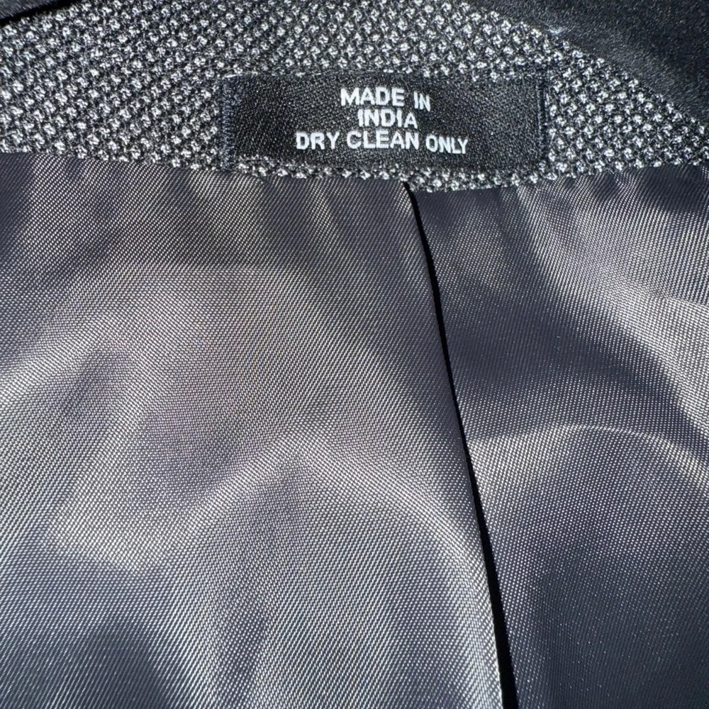 Haggar Gray Sport Coat with Notched Lapels and Padded Shoulders