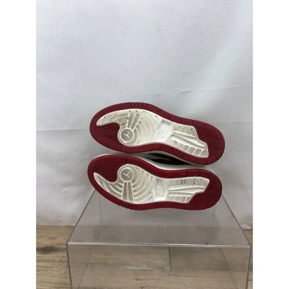 Air Jordan color red