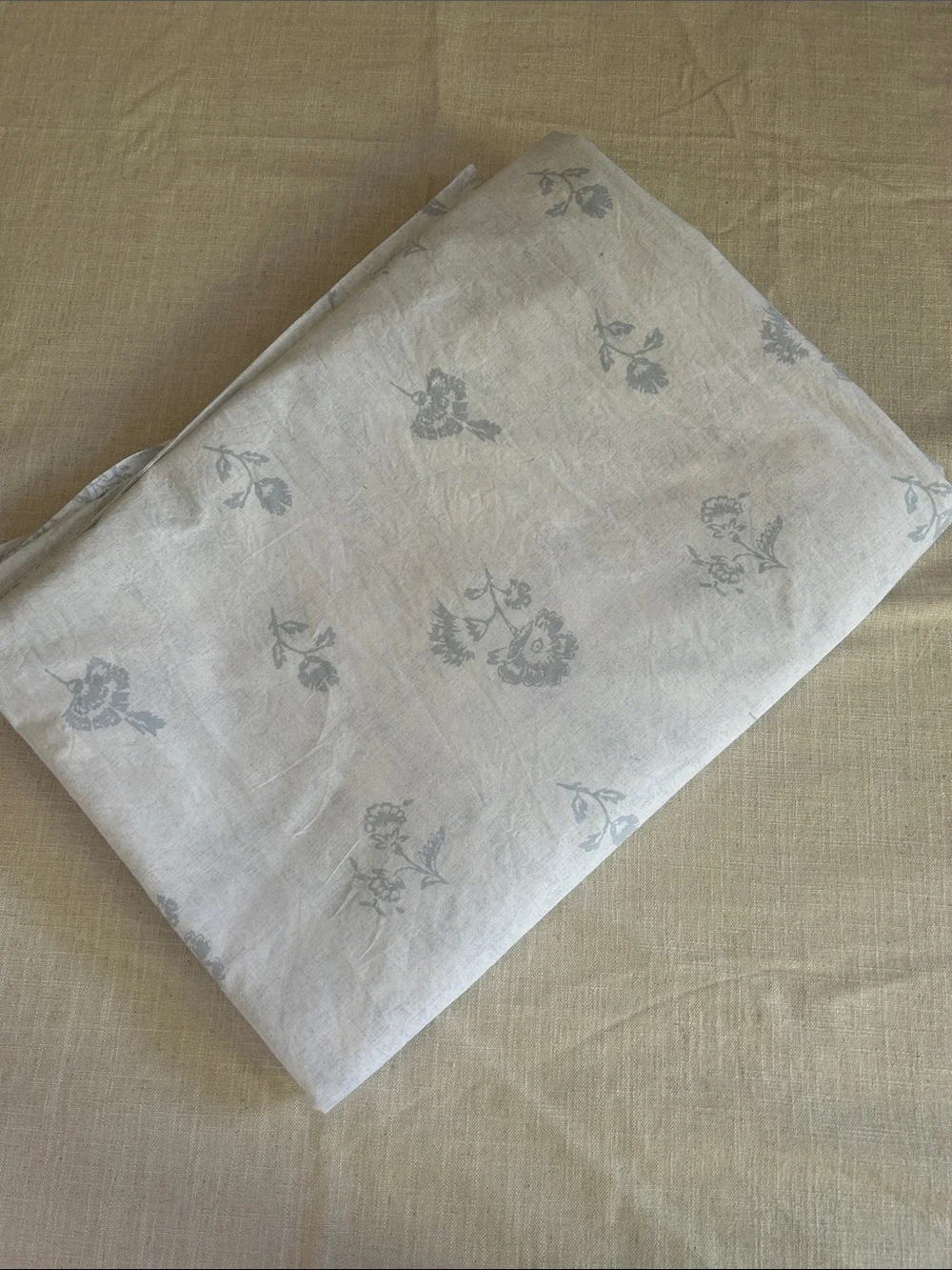 Cabbages & Roses roses breezy cover