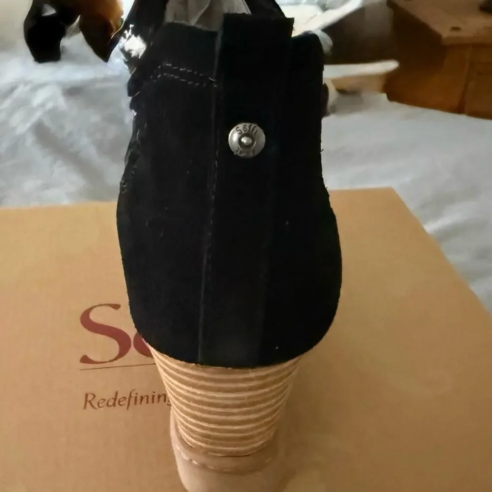Sofft Women's Black Suede Ankle Boots size 9 New in Box
