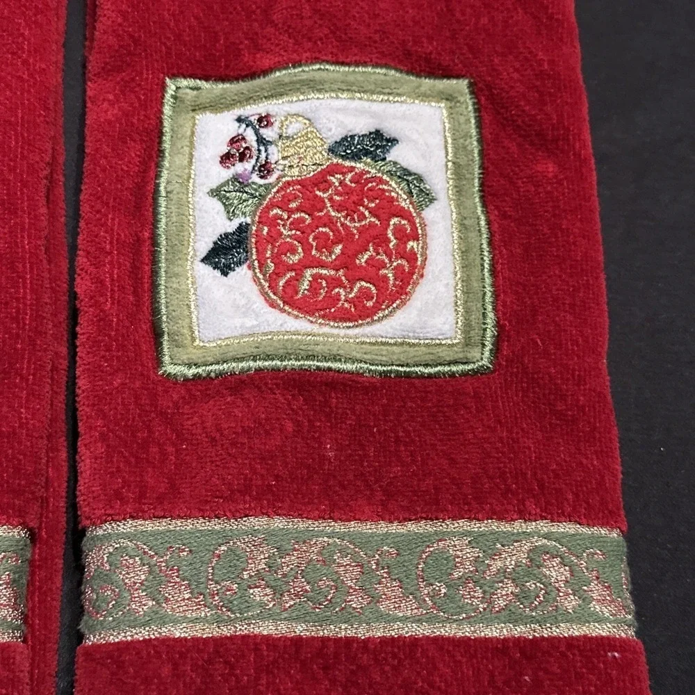 RITZ Hand towel red 100% cotton rectangle classic‎ modern holiday Christmas Ball