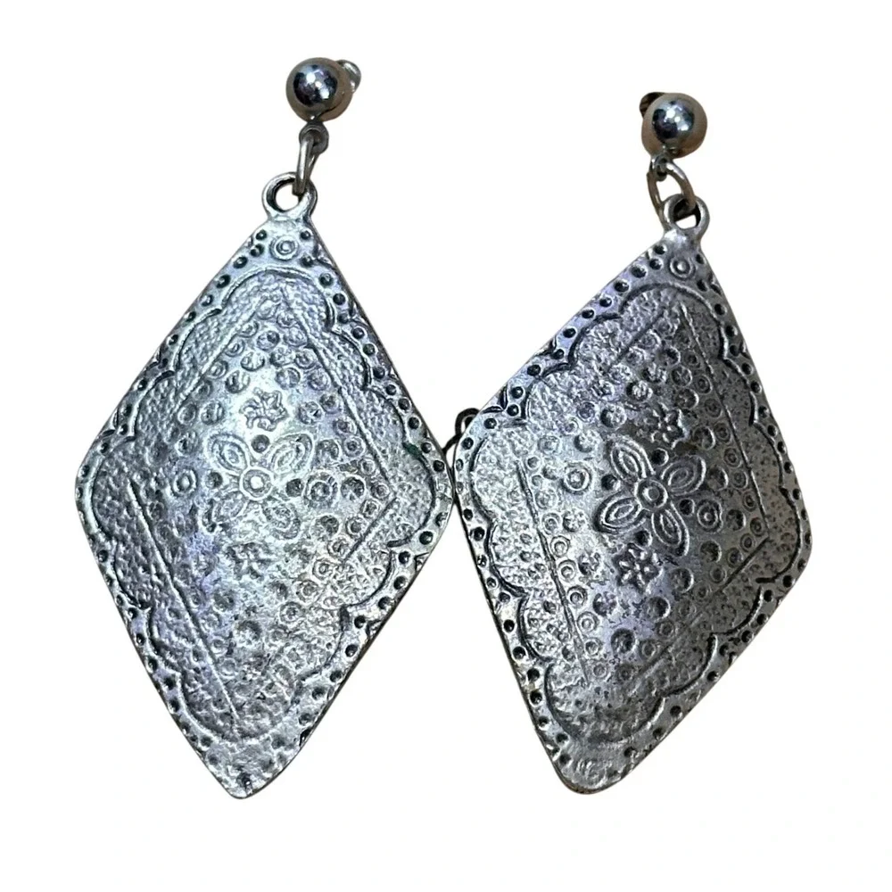 Handcrafted silver tone