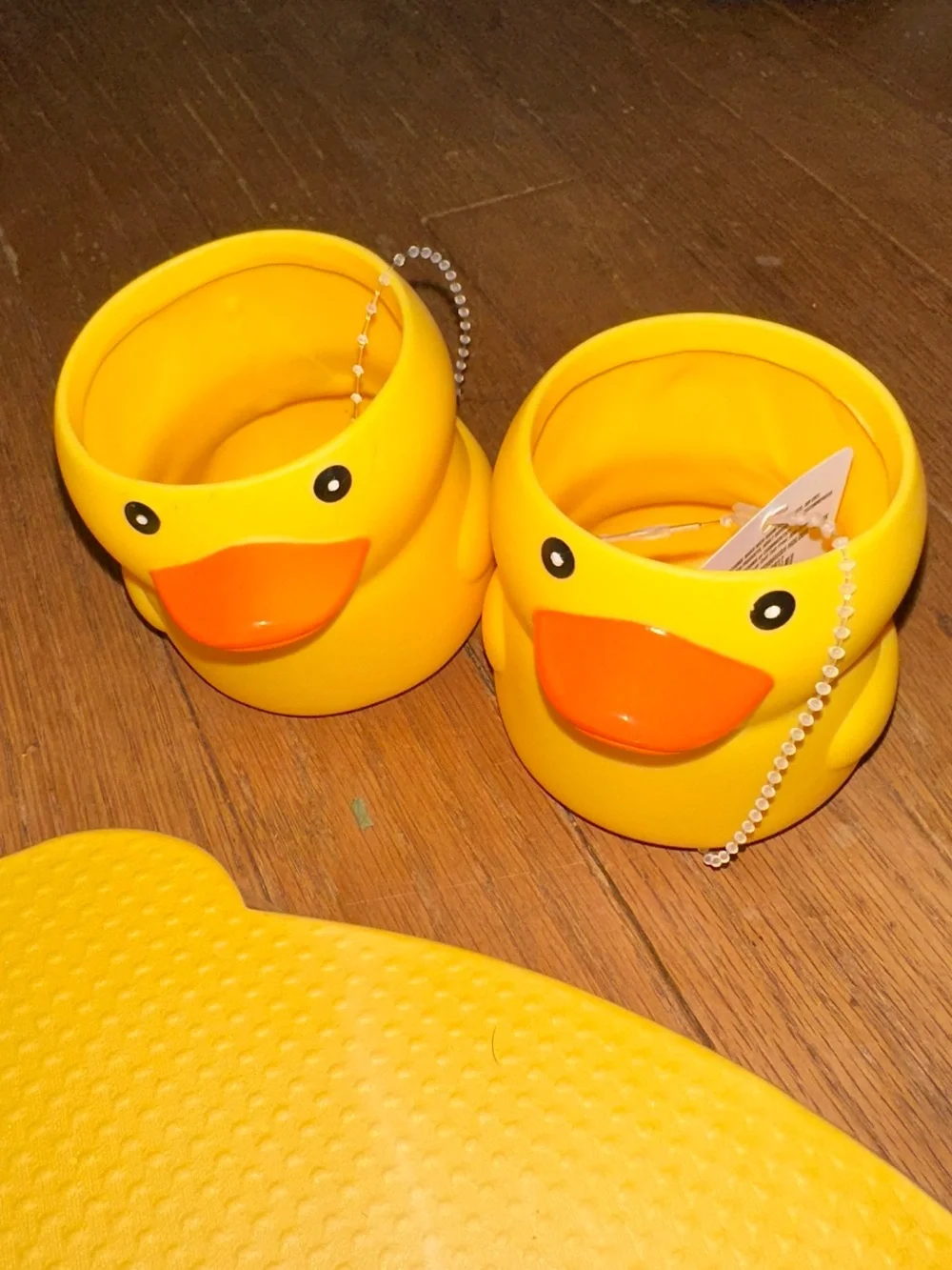 Target cups duck