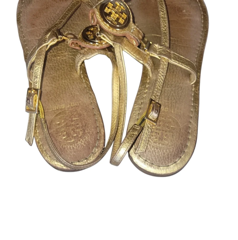 Tory Burch Women's Equestrain Gold Metallic Sumner Thong Flat Leather Sandals 7