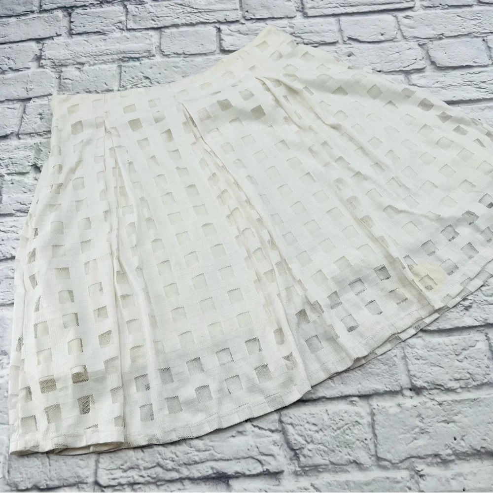 Kind Of White Textured Skirt Size Large Layered Mini Pleated Flare