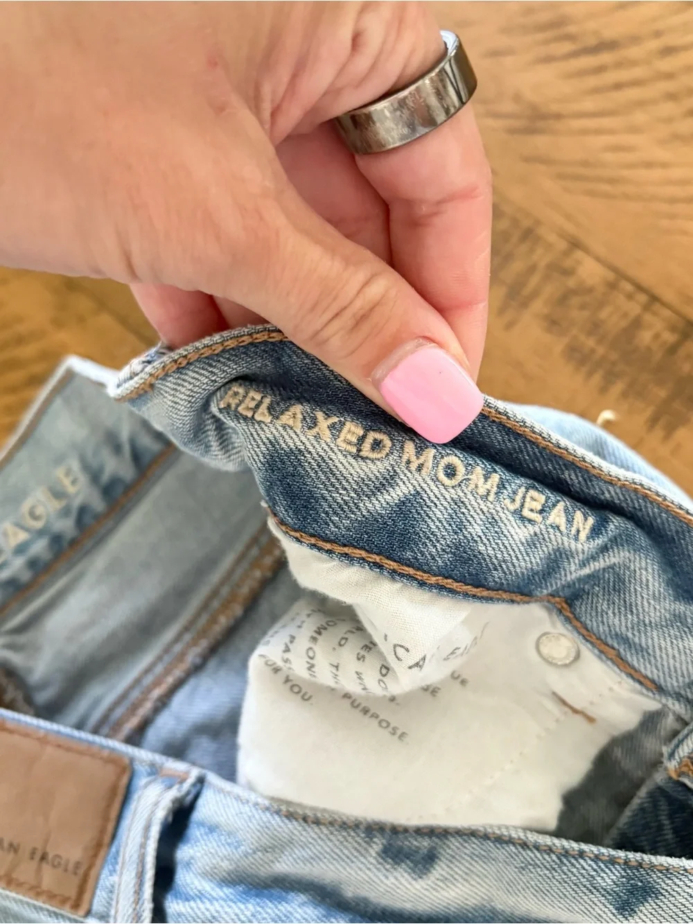 American Eagle Relaxed Mom Jean Womens Size 4 Regular Blue Denim Distressed