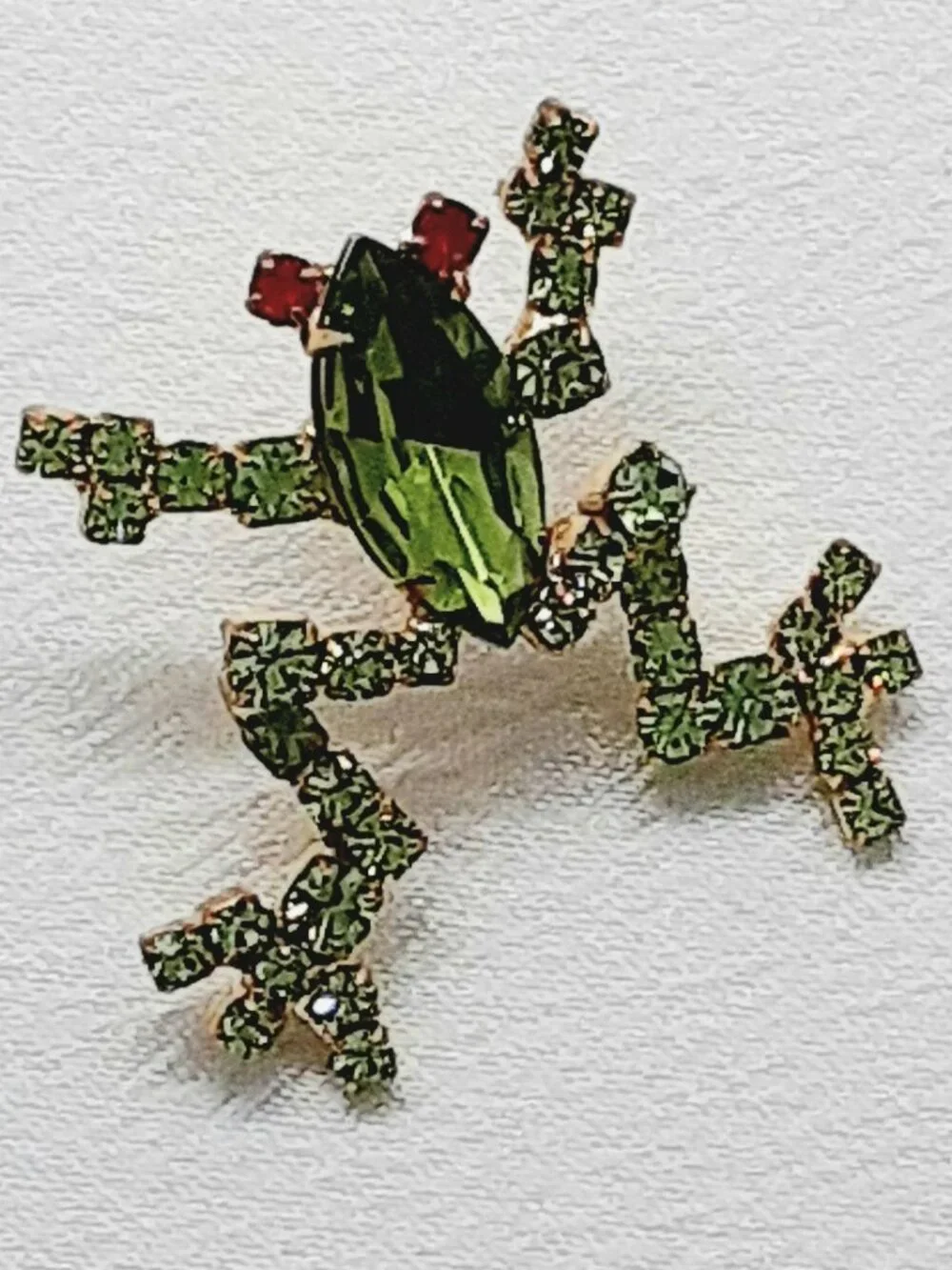 NEW Green Crystal Put'Em Pin Dancing Frog