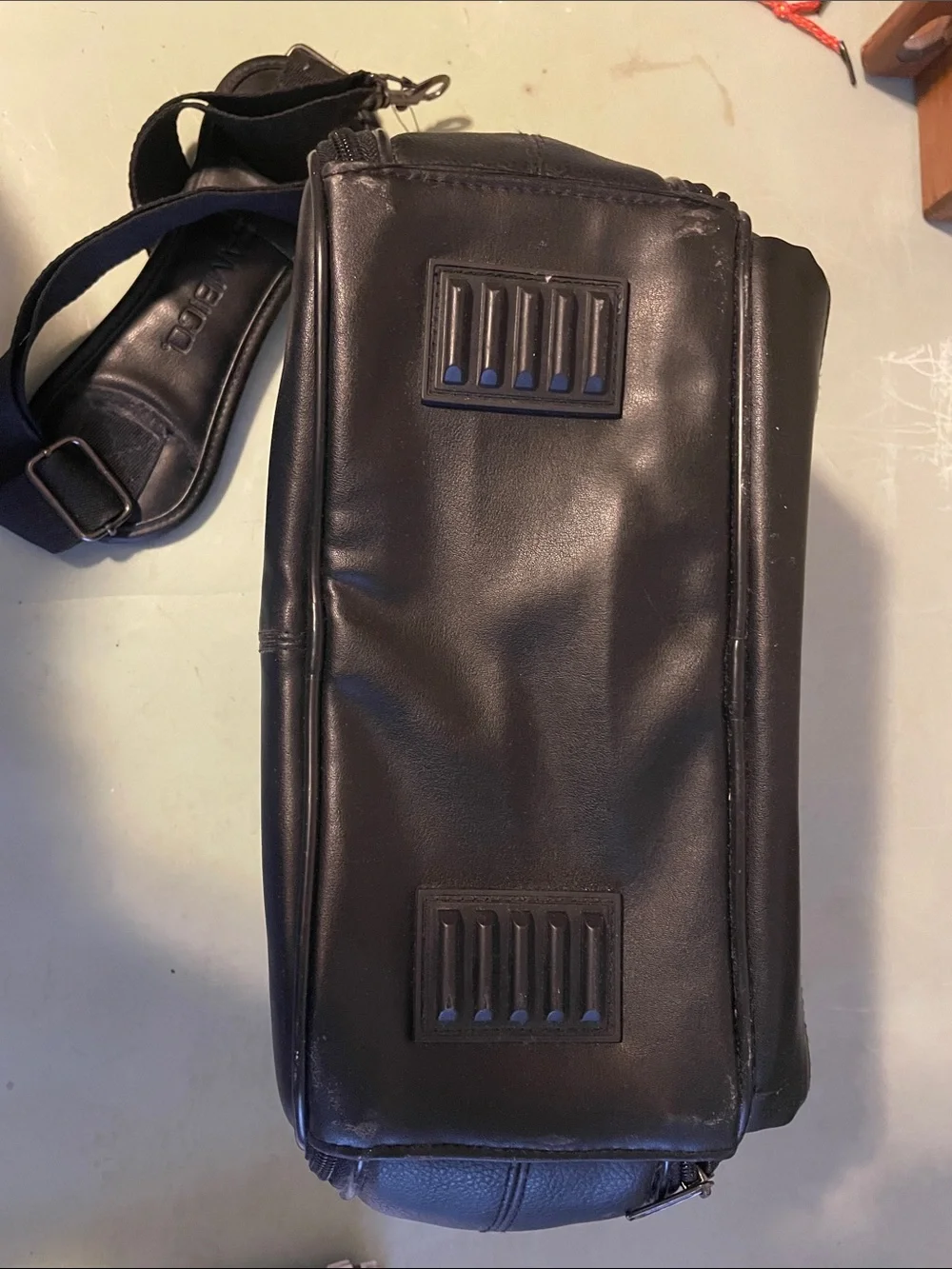 Ambico sleek black