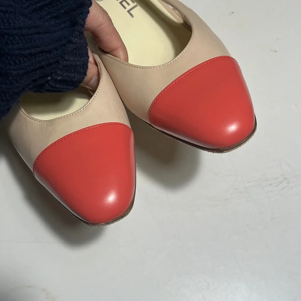 CHANEL stylish heels