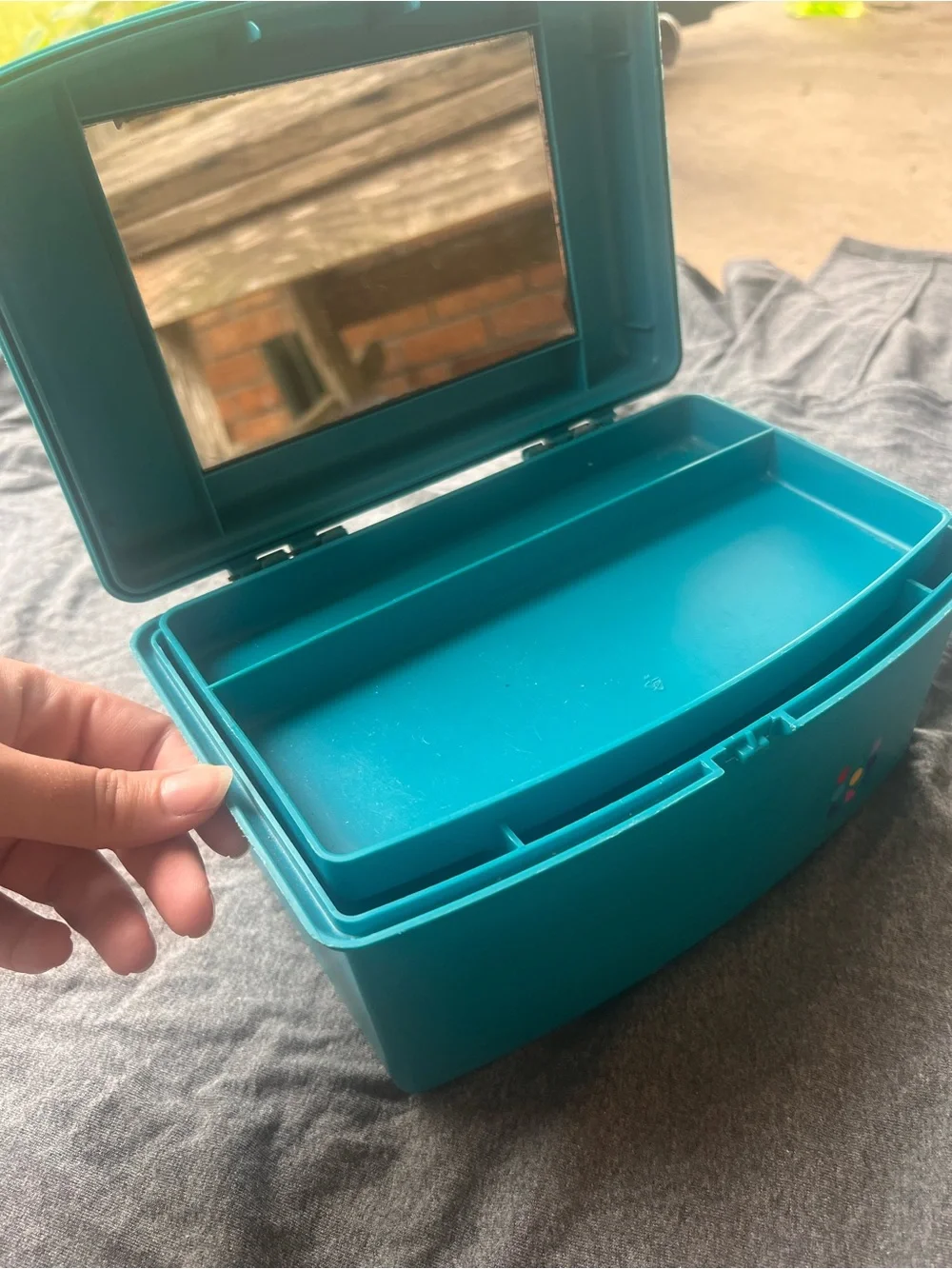 N/A bright turquoise