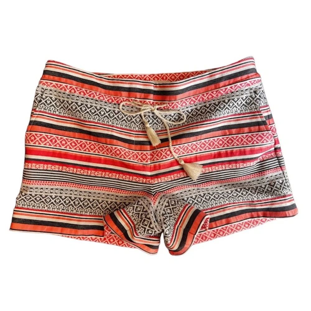 Geometric patterned textured shorts tassels 2 front 2 back pockets Zipper clasp