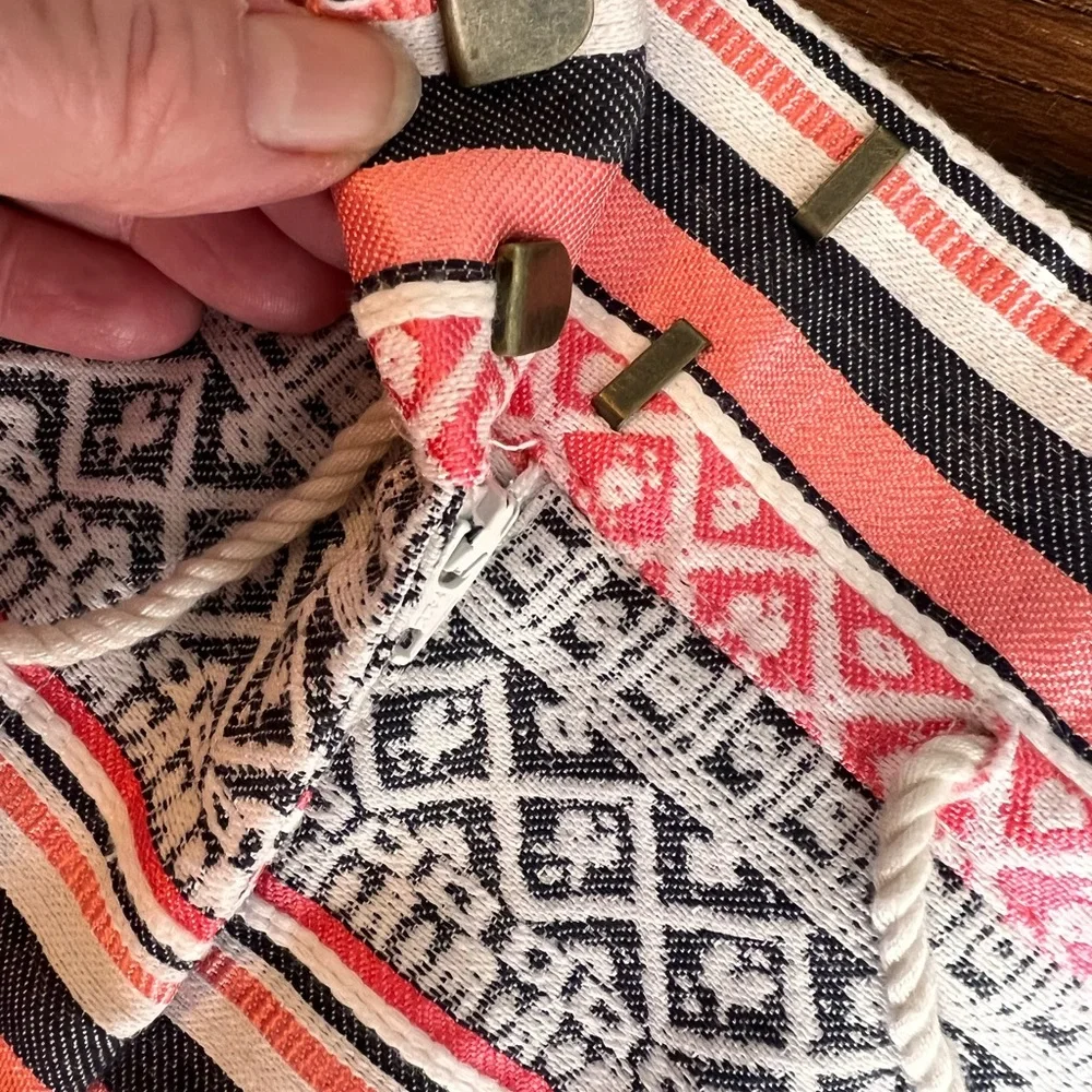 Geometric patterned textured shorts tassels 2 front 2 back pockets Zipper clasp