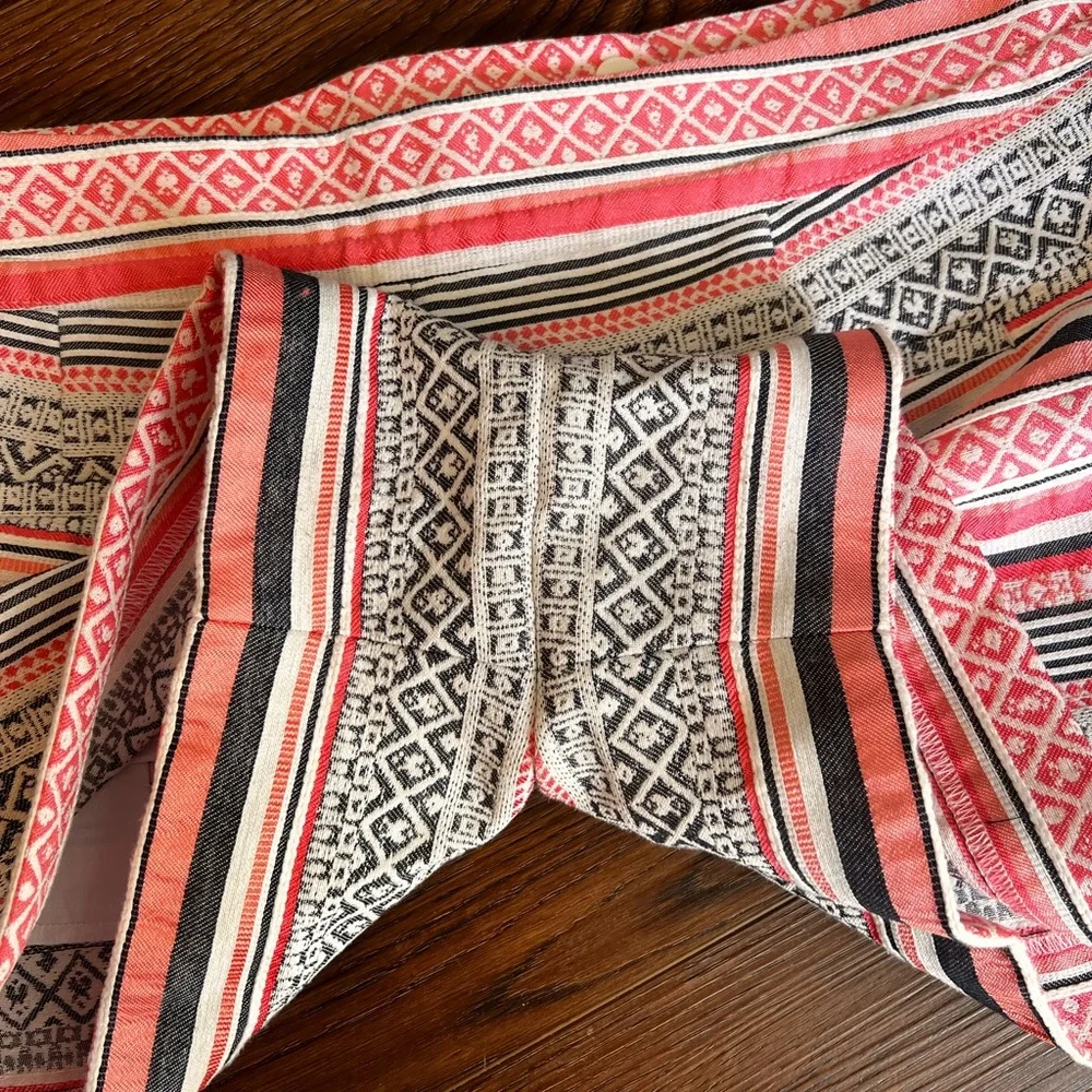 Geometric patterned textured shorts tassels 2 front 2 back pockets Zipper clasp