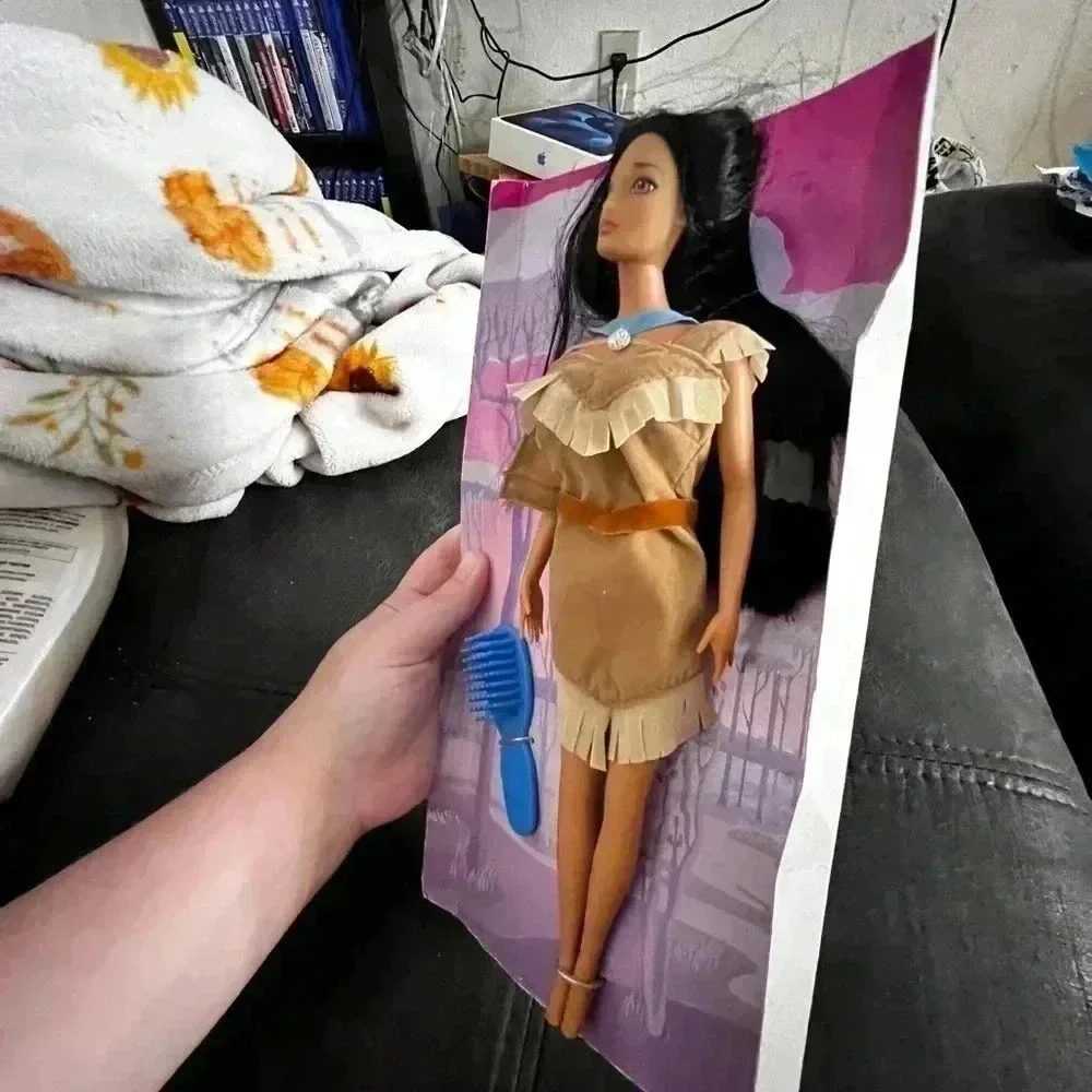 Pocahontas Disney Store Doll With Brush New