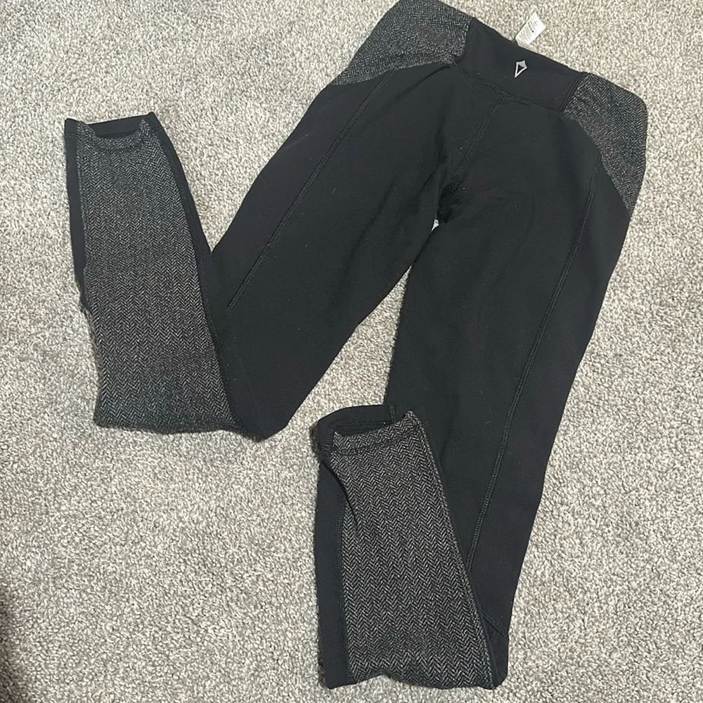 Ivivva by Lululemon black and‎ herringbone leggings girls size 8