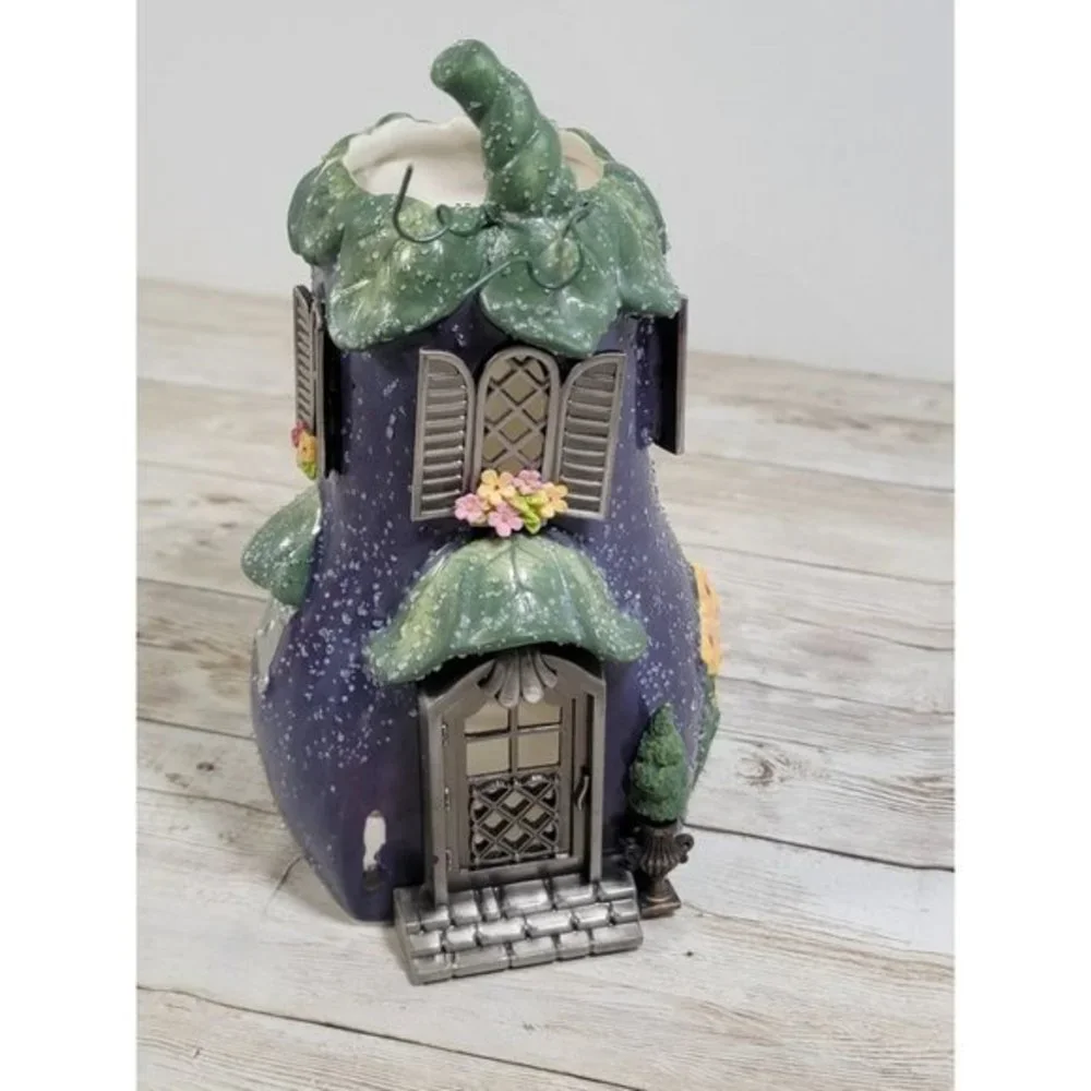 PartyLite ceramic cottage