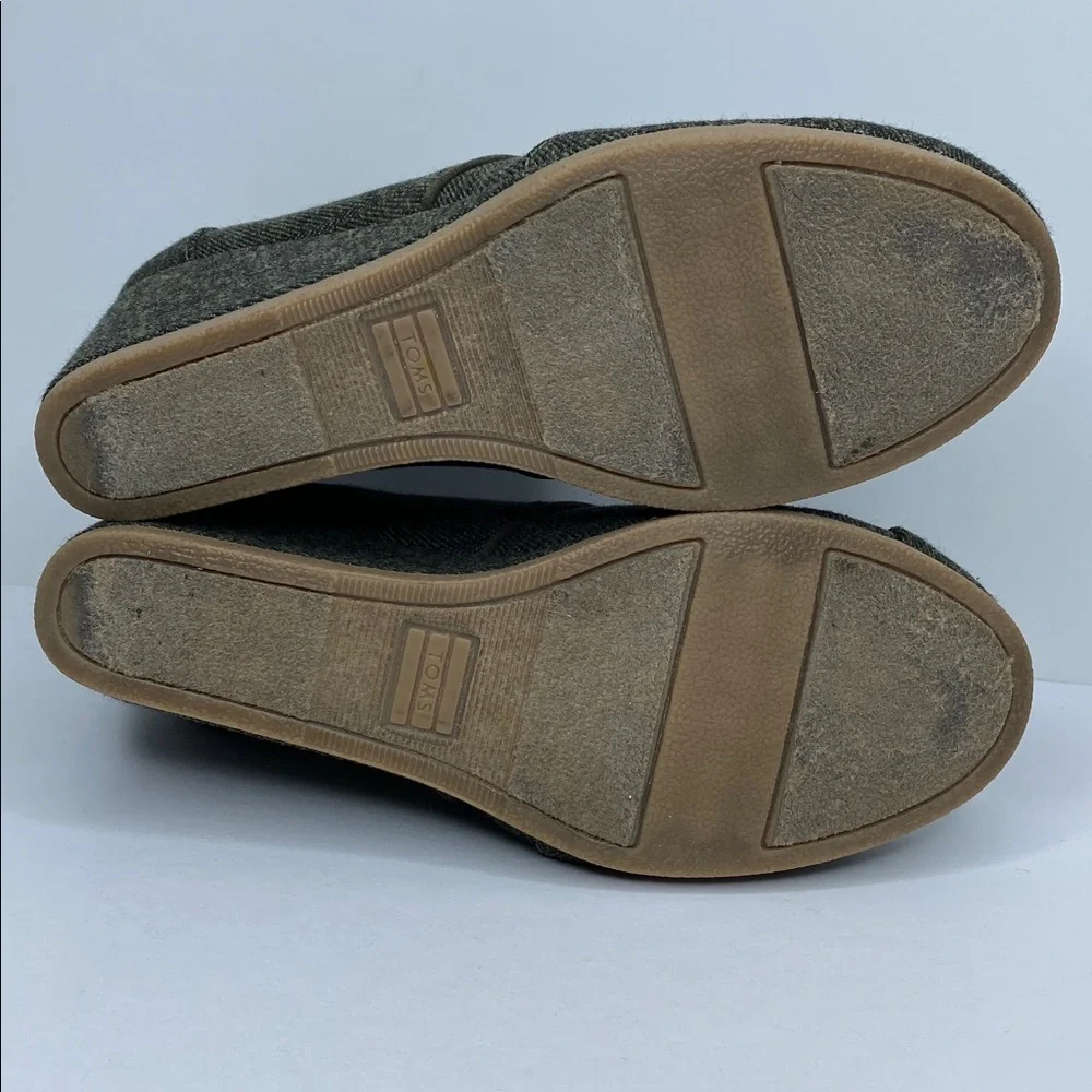 Women's TOMS Herringbone Wedge size 6.5