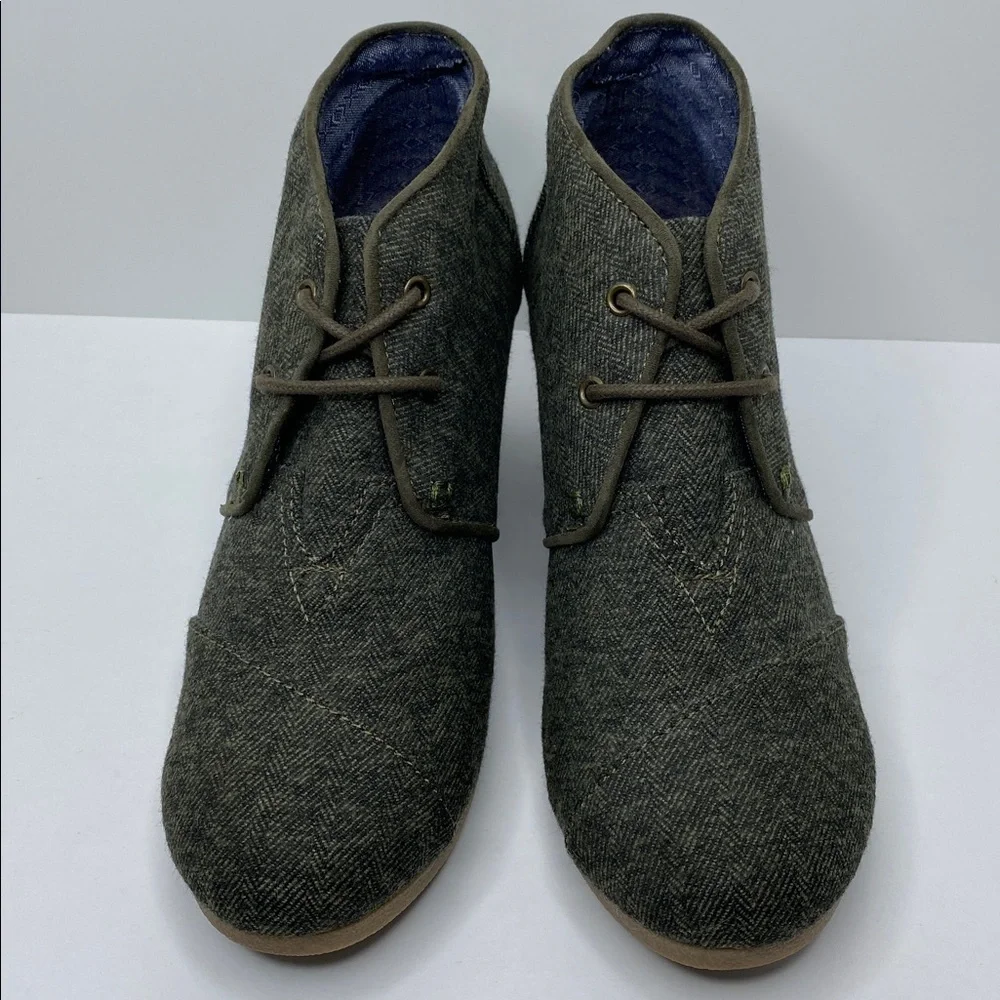 Women's TOMS Herringbone Wedge size 6.5